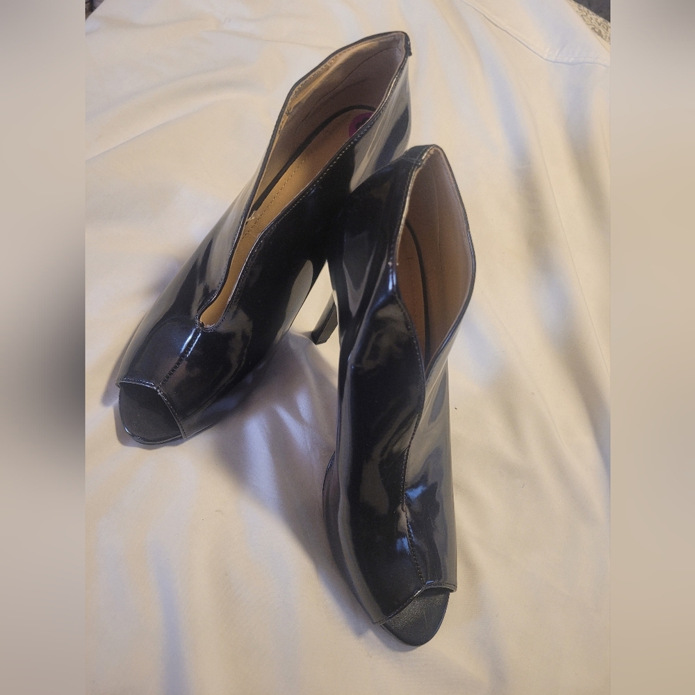 Brand New BCBG Vamp Heels